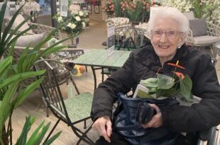 Abbey Wood Lodge Ladies Bloom at Warbreck Garden Trip